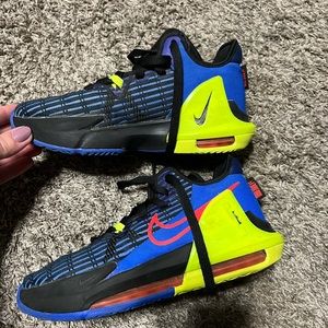 Boys LeBron’s size 5Y